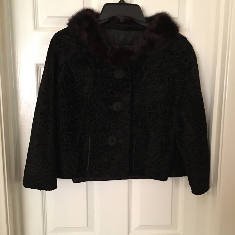 Vintage Bolero shrug jacket. Faux fur collar.